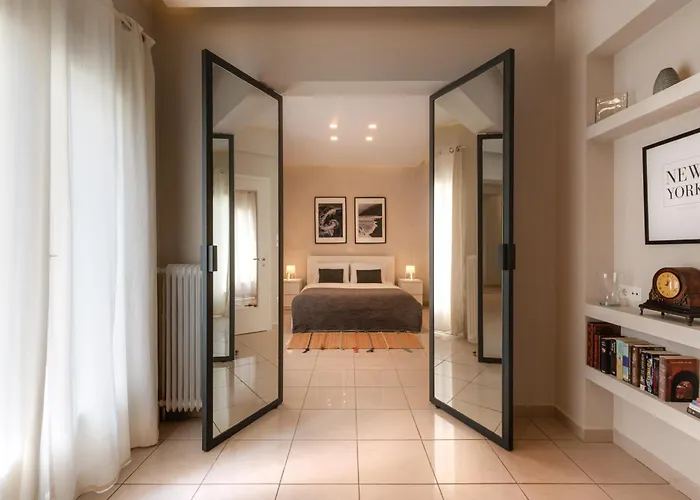 Modern Faliro Flat