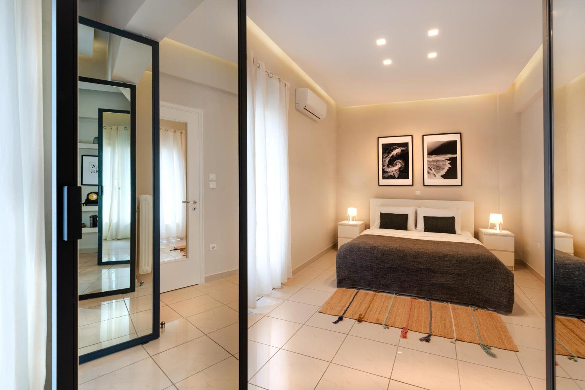 Modern Faliro Flat
